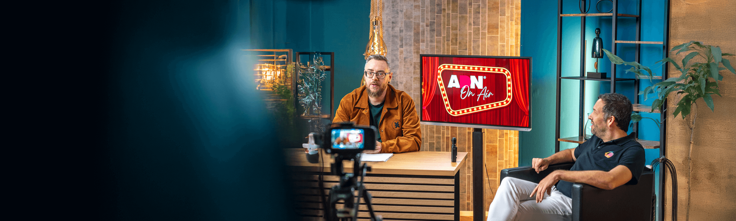 ADN-on-Air-landingpage-header-desktop-2560x768-02-komp (1)
